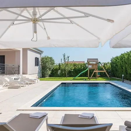 Luxury Primavera With Heated Pool Villa *