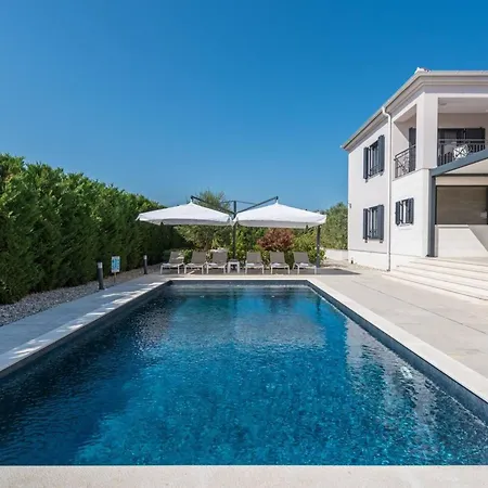 Villa Luxury Primavera With Heated Pool