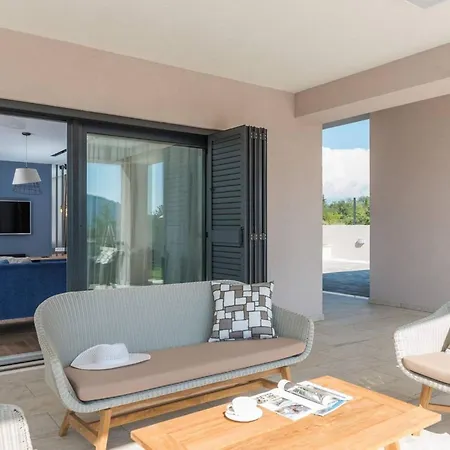 Luxury Primavera With Heated Pool *