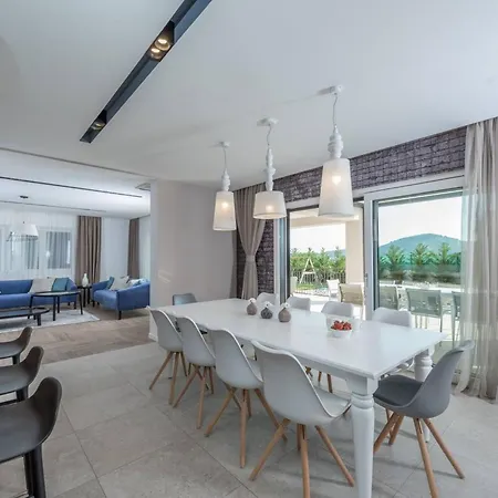Luxury Primavera With Heated Pool Villa Sukošan