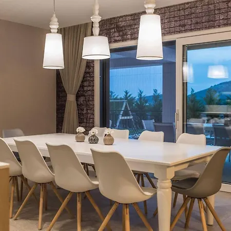 Villa Luxury Primavera With Heated Pool *