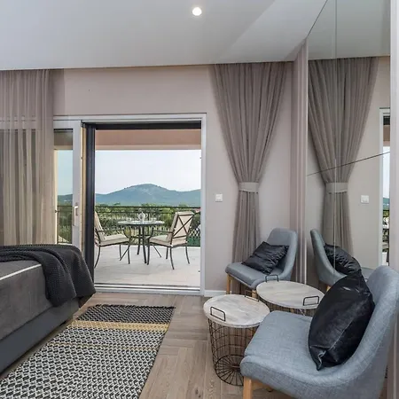 Luxury Primavera With Heated Pool Sukošan