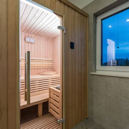 Villa Luxury Primavera With Heated Pool *