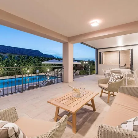 Luxury Primavera With Heated Pool Villa *