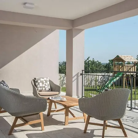 Luxury Primavera With Heated Pool *