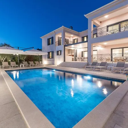 Luxury Primavera With Heated Pool Villa