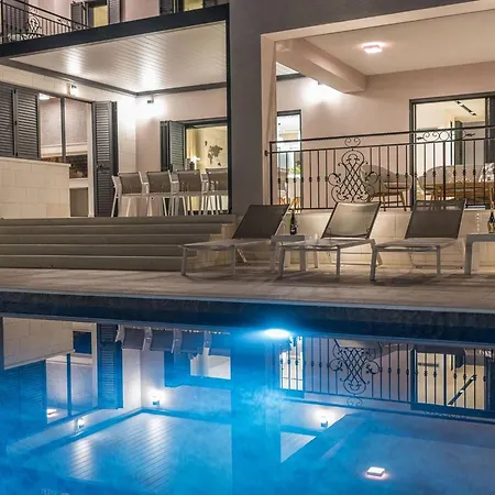 Luxury Primavera With Heated Pool Sukošan