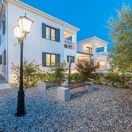 Luxury Primavera With Heated Pool