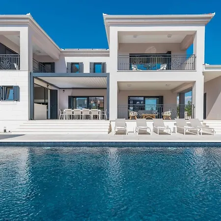 Luxury Primavera With Heated Pool Villa *