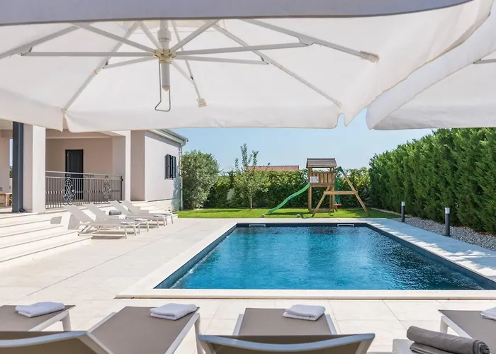 Luxury Primavera With Heated Pool 빌라 *
