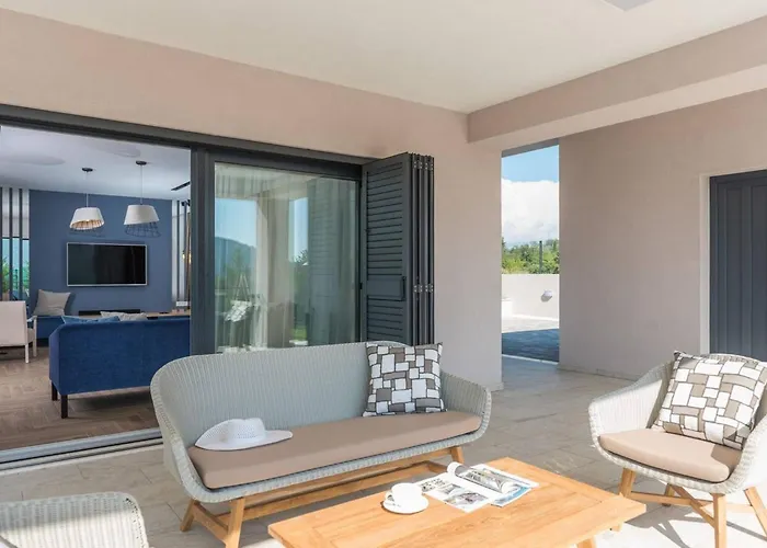 Luxury Primavera With Heated Pool *