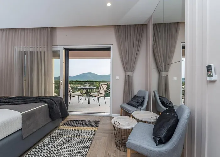 Luxury Primavera With Heated Pool Sukošan