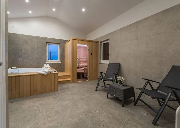 Luxury Primavera With Heated Pool