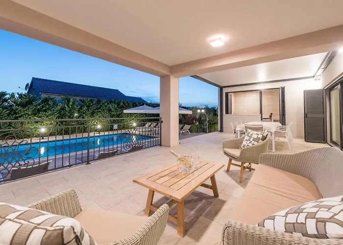 Luxury Primavera With Heated Pool 빌라 *