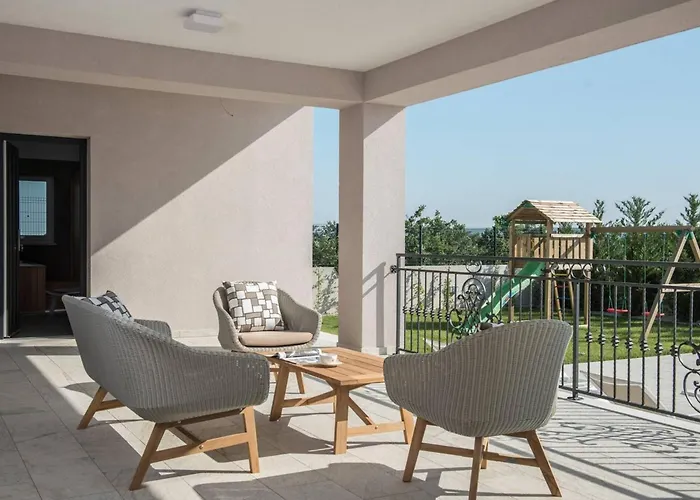 Luxury Primavera With Heated Pool *
