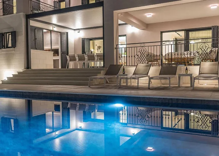Luxury Primavera With Heated Pool Sukošan