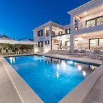 Luxury Primavera With Heated Pool Villa