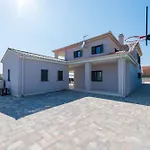 Luxury Primavera With Heated Pool Villa *