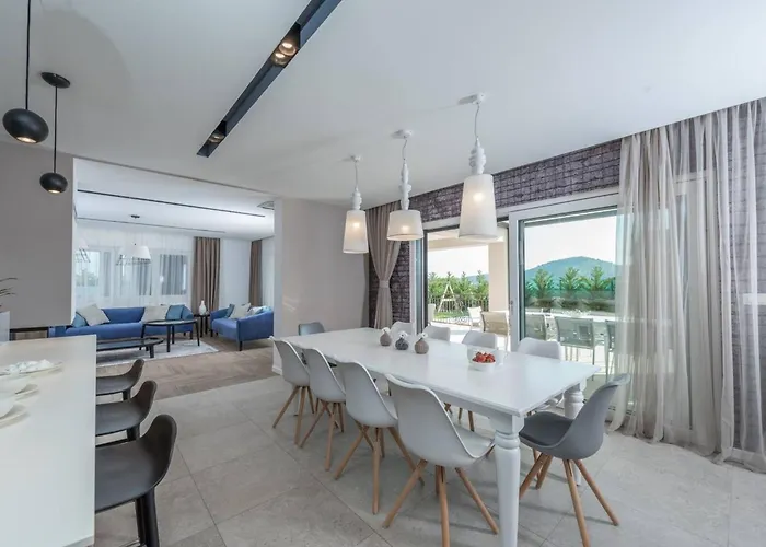 Luxury Primavera With Heated Pool Villa Sukošan