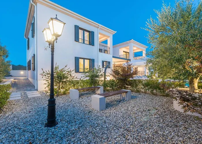 Luxury Primavera With Heated Pool